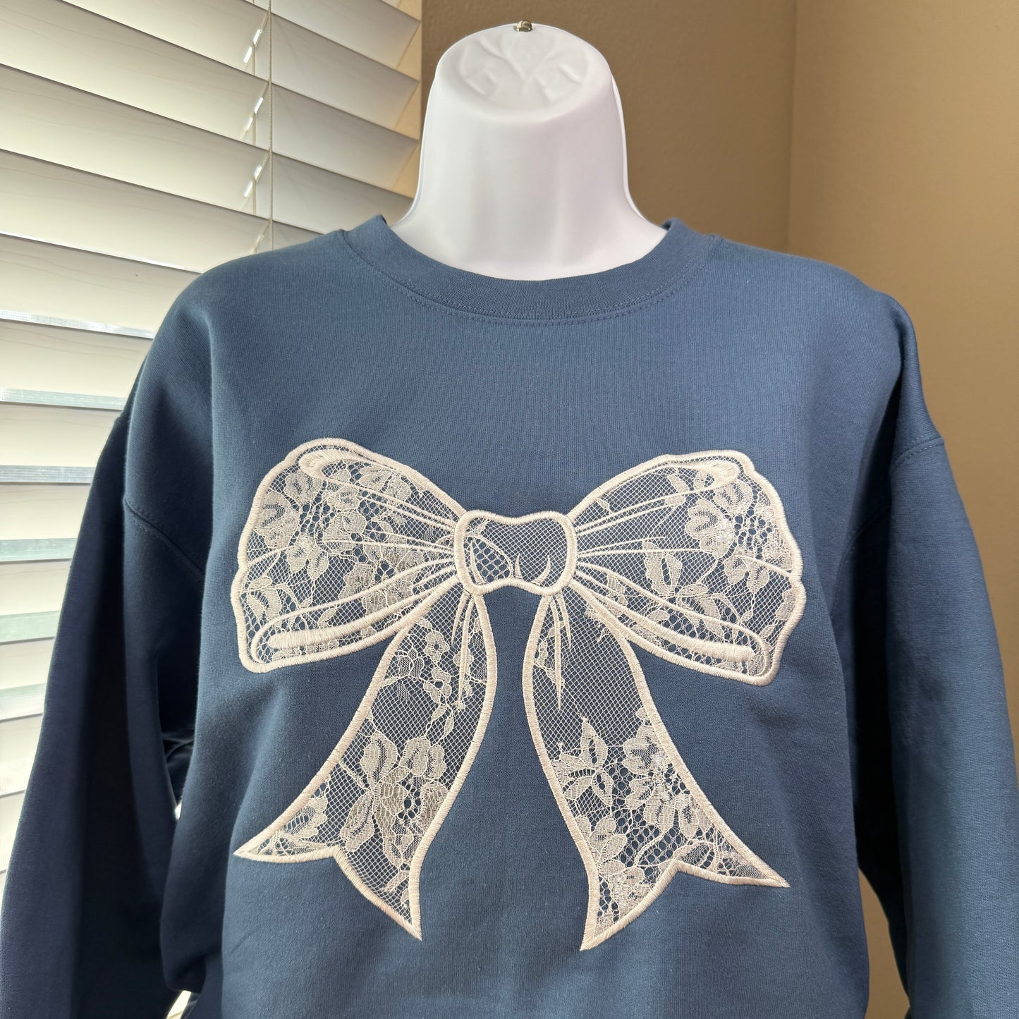 White Lace Appliqué Bow Embroidered Design